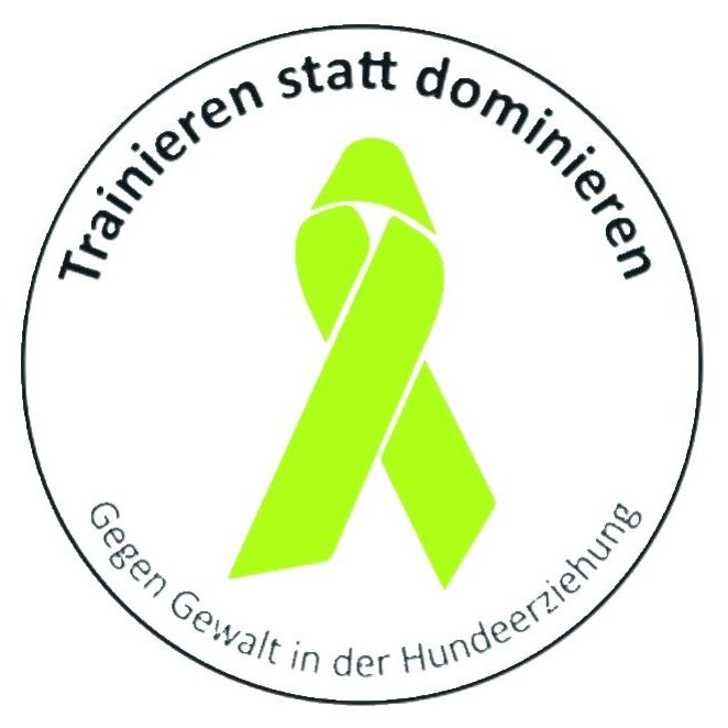 Grüne Schleife mit Text: "Trainieren statt dominieren - Gegen Gewalt in der Hundeerziehung."